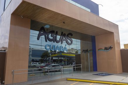 A fachada da empresa �guas Cuiab�, que tem a concess�o para o servi�o de �gua e esgoto na Capital