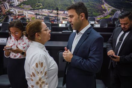 A presidente da Casa, Paula Calil, e o secretrio de Comunicao, Luiz Gonzaga Neto
