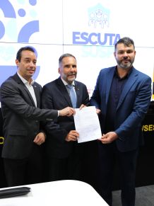 Assinatura do termo de adeso do programa Escuta Susp