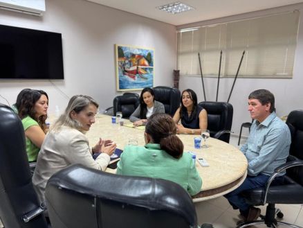 Reunio sobre o fortalecimento do Programa SER Famlia Mulher em Tangar da Serra