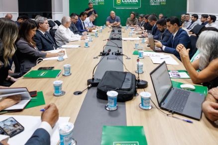 O prefeito Abilio Brunini, que se reuniu com secretariado