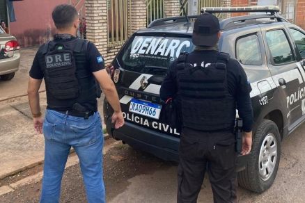 Policiais da Denarc durante operao contra trfico de drogas