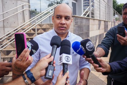 O ex-secretrio de VG, Gustavo Duarte, ao deixar a sede da Polcia Federal na ltima sexta