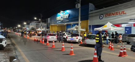 Operao na Avenida Carmindo de Campos, no bairro Grande Terceiro, em Cuiab
