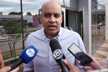 Gustavo Henrique Duarte em frente  Superintendncia da PF em Cuiab