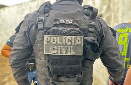 Polcia Civil prende fornecedor de drogas e apreende menor que atuava com lojista do trfico