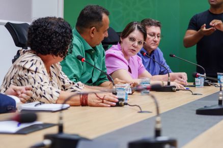 Coronel Fernanda (PL) e, de costas,  esquerda, Baixinha Giraldelli (Sol), que se desentenderam