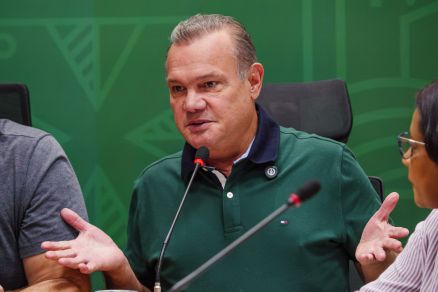 O senador Wellington Fagundes: 