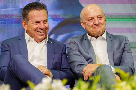 O governador Mauro Mendes ao lado do vice, Otaviano Pivetta