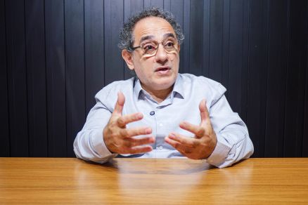 Com anos de experincia, Abdon Karhawi  referncia em infectologia no estado