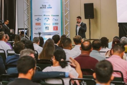 Procurador-geral do Minist�rio P�blico de Contas (MPC), Alisson Alencar, em palestra no Encontro Mato-grossense de Munic�pios