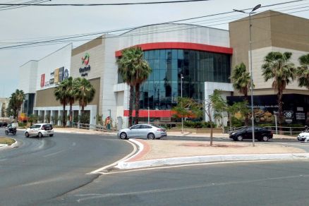 Fachada do Shopping de Vrzea Grande, onde o crime aconteceu nesta tera