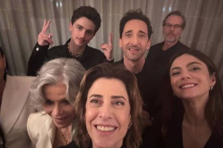 Fernanda Torres posa com indicados ao Oscar 2025, como Adrien Brody e Timoth�e Chalamet