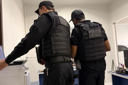Policiais civis vasculharam casa de acusados