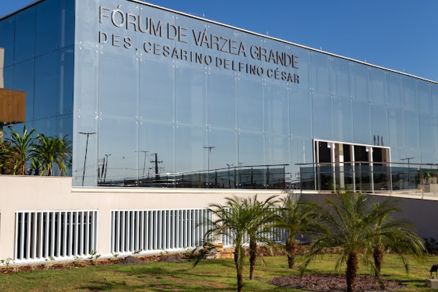 Fachada do Frum de Vrzea Grande, onde o juiz Abel Balbino Guimares homologou a soltura 