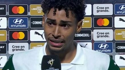 O jogador Luighi chora em entrevista ap�s jogo Palmeiras x Cerro Porte�o 