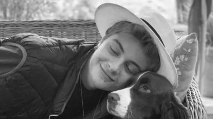 Pr�ncipe Frederik, ao lado de Mushu; jovem criou funda��o para conectar pacientes com a doen�a e incentivar estudos