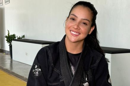 Professora faixa preta de jiu-jitsu Grasiele Foles