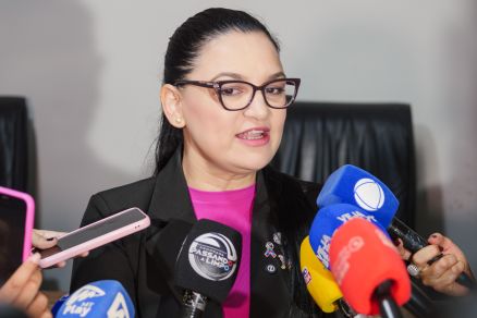 A vereadora e primeira-dama de Cuiab, Samantha ris 