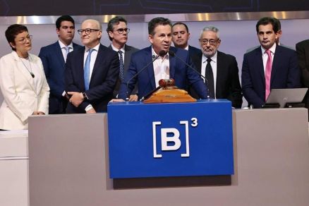 O governador Mauro Mendes, durante leil�o de rodovias de Mato Grosso na Bolsa de Valores 