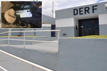 Em detalhe, materiais apreendidos com suspeito aps roubo a estabelecimento no Bairro Jardim Itlia