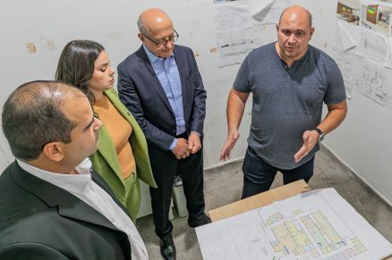 O prefeito Abilio Brunini (a direita) junto ao vice-governador Otaviano Pivetta