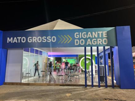 Sedec atende em estande durante na Farm Show