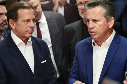 O ex-governador de So Paulo, Joo Dria, e o governador Mauro Mendes, no Palcio Paiagus nesta quarta-feira (19)