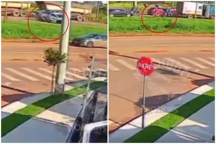 Na primeira imagem, o motociclista colide na Fiat Strada; na segunda, outro motociclista fica no teto do carro vermelho tambm aps coliso