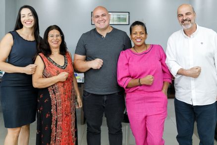 O prefeito Abilio Brunini e seus auxiliares Jssika Nayara, Solange Dias, Vilmara Vidica e Amauri Fernandes