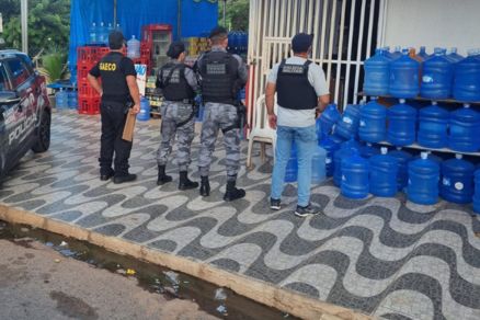 Servidores do Gaeco durante Operao Acqua Ilicita, deflagrada nesta quinta