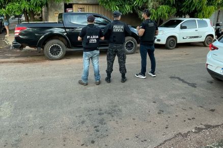 Agentes da Polcia Civil durante Operao deflagrada em Cocalinho