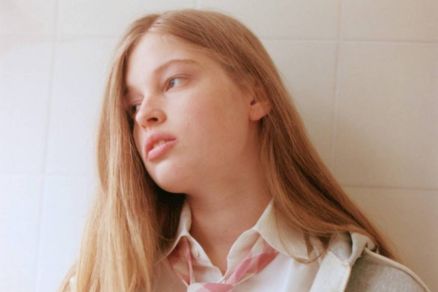 Vivian Jenna Wilson, filha trans de Elon Musk, na capa da Teen Vogue