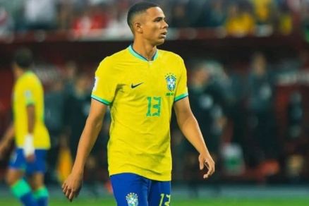 O lateral direito Vanderson, que foi titular contra a Col�mbia