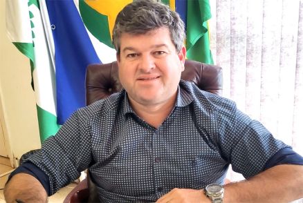 O prefeito de Novo So Joaquim, Leonardo Faria Zampa, que afastou servidor
