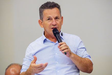 O governador Mauro Mendes, que defendeu os secretrios e disse que  direito deles tentar disputar