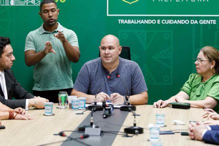 Prefeito Abiio Brunini durante reuni�o 