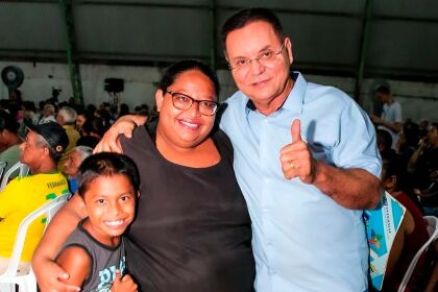 Jaqueline Souza, moradora h 16 anos do bairro, reconhece o empenho do Botelho para entrega de escrituras