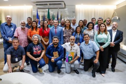 O presidente S�rgio Ricardo se reuniu com representantes de mais de 20 sindicatos nesta ter�a-feira (1�)