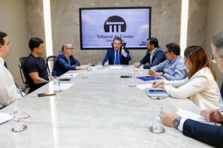 O conselheiro-presidente, Srgio Ricardo, firmou acordo de parceria com o secretrio de Estado de Cincia, Tecnologia e Inovao, Allan Kardec.