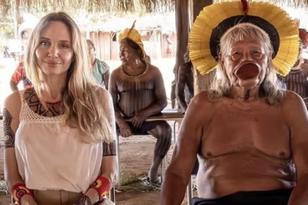Atriz Angelina Jolie e cacique Raoni Metuktire