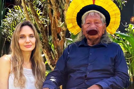 Atriz Angelina Jolie e cacique Raoni Metuktire durante encontro nesta semana