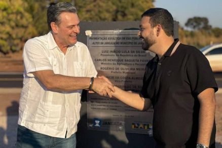 O ministro da Agricultura Carlos Fvaro e o prefeito de Jangada, Rogrio Meira