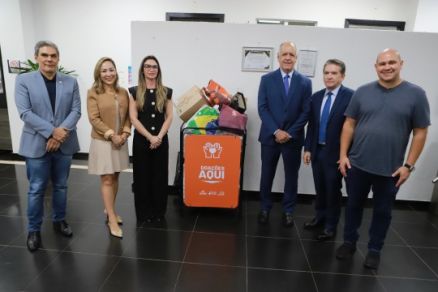 TCE-MT entrega doaes para campanha em apoio a mulheres vtimas de violncia domstica em Cuiab.