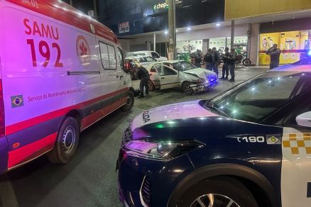 Condutor precisou de atendimento aps coliso durante perseguio da PM 