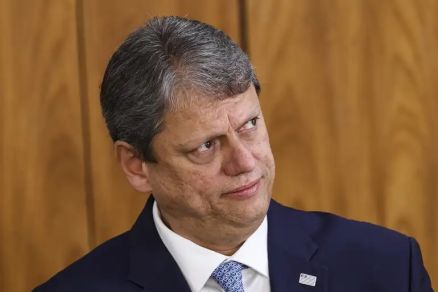 O governador de So Paulo, Tarcsio de Freitas, durante cerimnia para assinatura de contratos de financiamento do BNDES para infraestrutura e mobilidade urbana de So Paulo