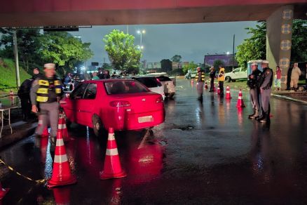 Registro de blitz realizada na Avenida Miguel Sutil