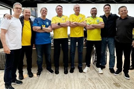 Foto feita antes da manifestao, do ex-presidente com sete governadores