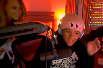 Mariah Carey aparece em live do filho adolescente