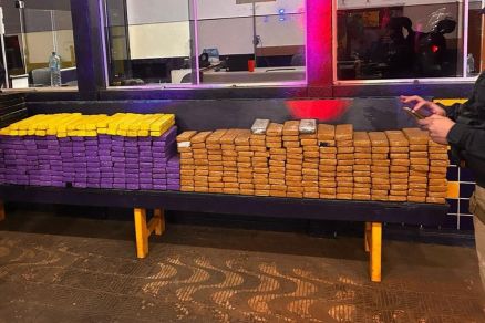 Os tabletes de droga apreendidos pela Pol�cia Civil